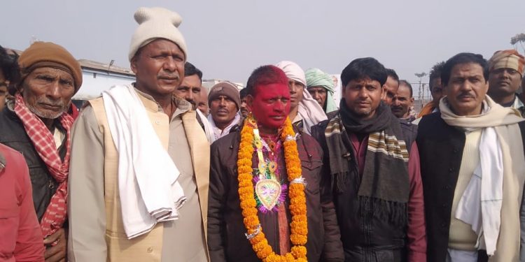 पैक्स चुनाव को लेकर रही गहमा-गहमी,नामांकन प्रक्रिया के दूसरे दिन 6 प्रत्याशियों ने दाखिल किया पर्चा,फूल मालाओं से लाद दिए जाते थे उम्मीदवार*