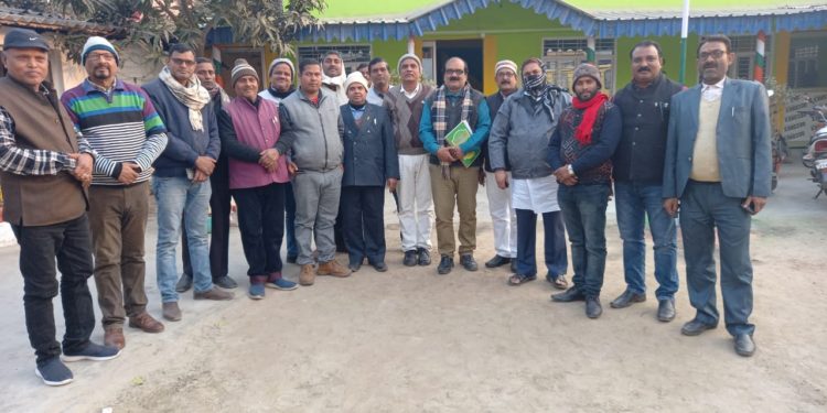 प्राइवेट स्कूल खोलने की कवायद शुरु,प्रथम कक्षा से उपर क्लास के बच्चों के लिए स्कूल्स खोलने की अनुमति को ले प्राइवेट स्कूल्स एण्ड चिल्ड्रेन वेलफेयर एसोसिएशन ने डीएम को सौंपा ज्ञापन, शिक्षकों की दयनीय स्थिति का भी दिया हवाला।।*