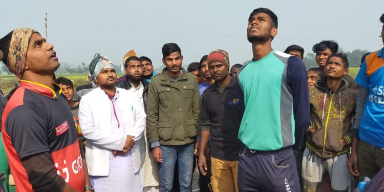 भोराहाबासा में आयोजित क्रिकेट टूर्नामेंट में मोहम्मद कमर की खूब चली बल्लेबाजी,सेमीफाइनल में पहुंची भोरहाबासा की टीम।।