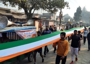 अभाविप के कुमार शानु ने आखिर क्यों कहा कि- तिरंगे का अपमान,नहीं सहेगा नौजवान!अभाविप के कार्यकर्ताओं द्वारा निकाली गई तिरंगा यात्रा,500फीट लंबे तिरंगे को लेकर निकले थे युवा कार्यकर्ता।।*