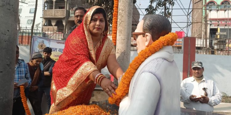 पूर्व दिवंगत विधायक राम बहादुर आजाद की जयंती आयोजित, बच्चों के बीच स्कूली बैग का किया गया वितरण,नगर सभापति सीता कुमारी ने कहा-हमेशा प्रेरणाश्रोत बने रहेंगे दिवंगत विधायक।।*