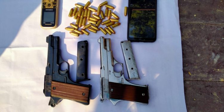 20वर्षों तक जेल की सलाखों के पीछे रहने के बाद भी अरविन्द यादव अपराध जगत से नहीं कर सका तौबा,जेल से छूटने के बाद करने लगा हथियारों की तस्करी, देशी पिस्टल, मैगजीन,जिंदा कारतूस आदि के साथ चढ़ा एसटीएफ के हत्थे,पूछताछ जारी।।*