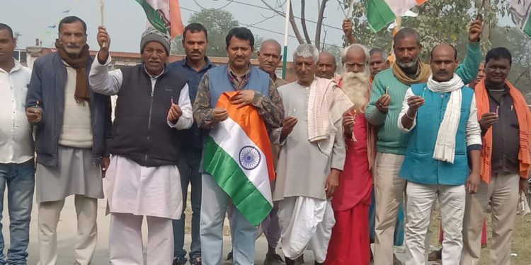 प्रतिरोध मार्च निकालकर सरकार के विरुद्ध निकाली भड़ास,दिल्ली आंदोलन में शहीद हुए किसानों को कैंडिल जलाकर दी गई श्रद्धांजलि।।*