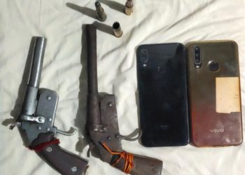 मानसी बाजार में गोलीबारी करते हुए लोगों को दहशतजदा कर भाग रहे दो बदमाश को पुलिस ने दबोचा,दो देशी पिस्टल,जिंदा कारतूस आदि जब्त।।