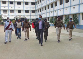 कदाचारमुक्त और शांतिपूर्ण माहौल में मैट्रिक परीक्षा सम्पन्न कराने को ले जिला प्रशासन कटिबद्ध, डीएम आलोक रंजन घोष ने परीक्षा केन्द्रों का किया निरीक्षण, मीडिया कर्मियों को भी परीक्षा केन्द्रों से रखा गया दूर।।*