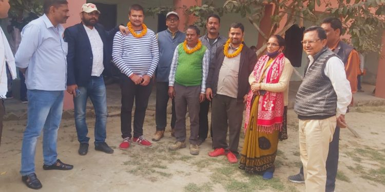 प्राथमिक शिक्षक संघ के जिलाध्यक्ष मनोज यादव ने बैठक आयोजित कर ठंढ़ी की अदावत की आग,वसंत पूजा के दौरान प्रतिमा स्थापना को लेकर ग्रामीणों तथा प्रधानाध्यापक के बीच जल रही थी प्रतिशोध की आग।।