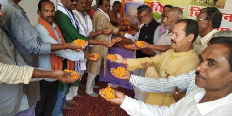 दूध की कीमत बढ़ाने सहित किसानों की विभिन्न समस्याओं के निष्पादन को ले आवाज बुलंद करते रहे जुझारु किसान नेता योगेन्द्र प्रसाद सिंह के निधन से मर्माहत हुए किसान,शोक सभा सह श्रद्धांजिल सभा का हुआ आयोजन।।*