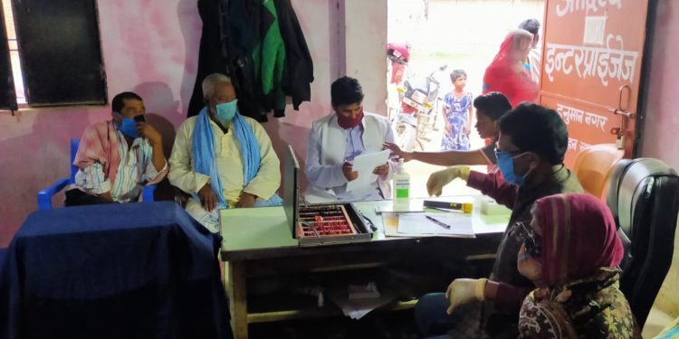 मुफ़्त आंख जांच शिविर का सैकड़ों लाभार्थियों ने उठाया लाभ,आयोजनकर्ता ने जनता को दिया साधुवाद*