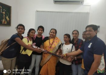 नेशनल हॉकी महिला खिलाडियों से मिली राष्ट्रीय महिला आयोग की सदस्य श्रीमति चन्द्रमुखी देवी,हौसला अफजाई करते हुए कहा-खिलाड़ियों की बेहतरी के लिए तमाम प्रयास किए जाएंगे।।*