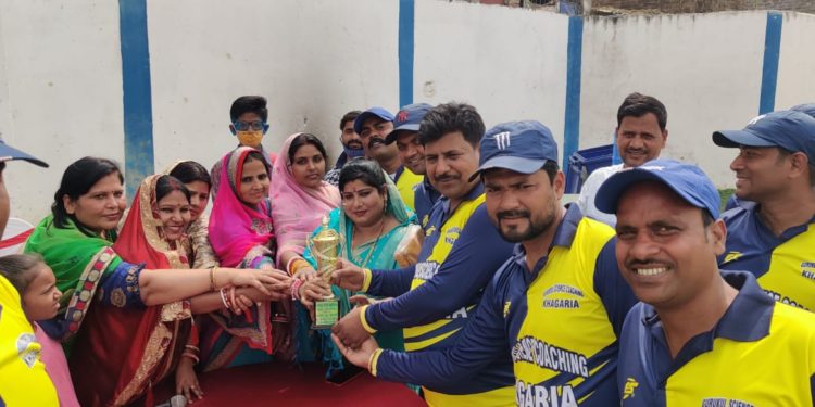 पूर्व नगर पार्षद स्वर्गीय अनिरुद्ध प्रसाद की स्मृति में आयोजित हुआ एक दिवसीय क्रिकेट टूर्नामेंट, नगर परिषद की टीम का बल्ला चमका और डॉक्टरों की टीम के बल्ले का रंग पड़ गया फीका,शतकवीर बने व्यवसायी नवीन गोयनका और डॉ. कृष्ण।पढ़िए पूरी खबर।।*