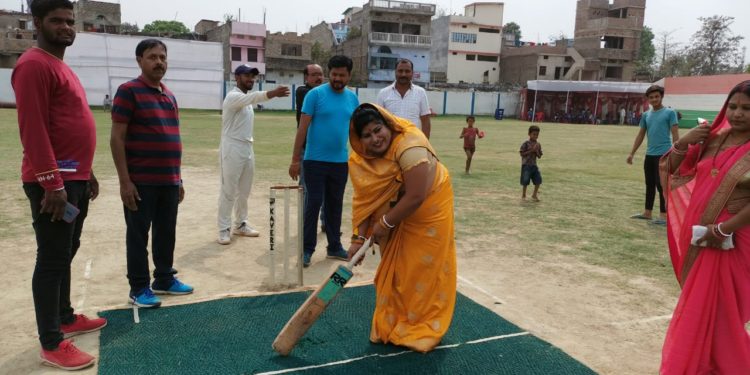 नगर सभापति सीता कुमारी द्वारा उद्घघाटित शहीद किशोर कुमार मुन्ना एवं शहीद मो० जावेद अंतर जिला क्रिकेट टूर्नामेंट के प्रथम मैच में खगड़िया ने बेगूसराय को 2 रनों से दी शिकस्त,रोमांचक रहा मुकाबला,पढ़े पूरी खबर।।*