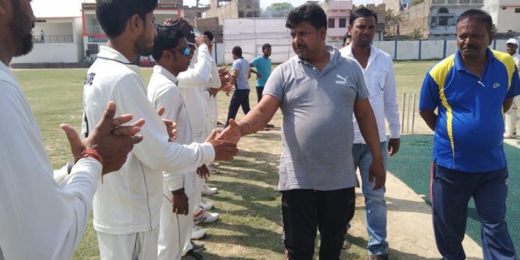 पूर्व नगर सभापति मनोहर यादव ने आखिर क्यों कहा कि कुछ युवाओं के साथ-साथ रसातल में जा रहा है उनका घर-परिवार!पढ़े पूरी खबर।।