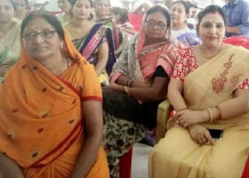 *सुशासन की पुलिस पर जमकर बरसी वैश्य महिला प्रकोष्ठ की राष्ट्रीय अध्यक्ष साधना भगत,कहा-प्रसिद्ध व्यवसायी तथा पैक्स अध्यक्ष पवन गुप्ता हत्याकांड मामले में जनता की आवाज को दबाने के लिए पुलिस ने कैंसर पीड़ित महिलाओं पर भी भांजी लाठियां,हत्याकांड की जांच जरुरी।।*