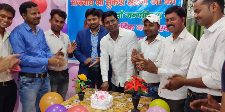 *बिहार सरकार के मंत्री मुकेश सहनी के जन्मोत्सव मौके पर जगह-जगह वीआईपी के कार्यकर्ता हुए एकत्रित,उनके दीर्घायु व स्वस्थ्य जीवन को ले ईश्वर से की प्रार्थना*