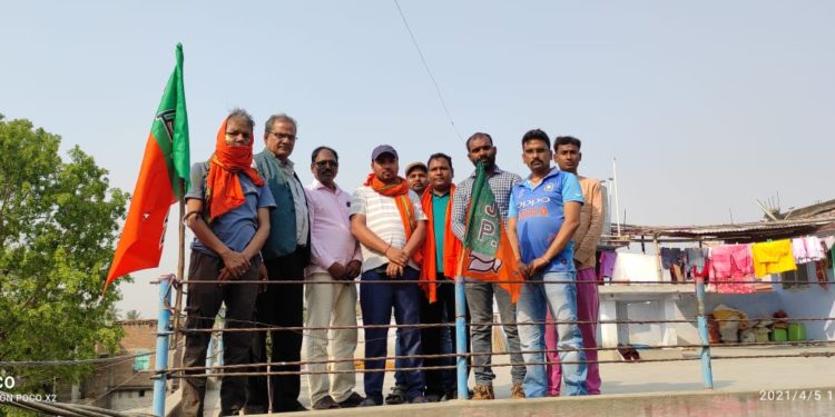 भाजपा के स्थापना दिवस पर जगह-जगह एकत्रित हुए पार्टी कार्यकर्ता,राष्ट्रीय कार्यक्रम के तहत किया ध्वजारोहण*