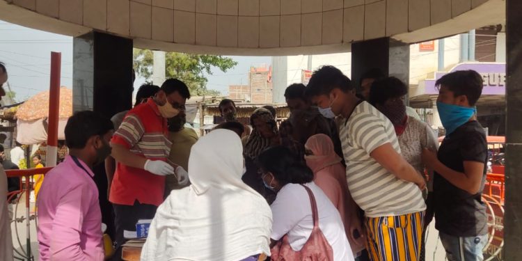*राजेंद्र चौक(बघवा चौक)पर विशेष कोविड-19 जांच शिविर लगाकर 150 का लिया गया सैंपल,एक सब्जी विक्रेता सहित दो पाए गए कोरोना पॉजिटिव, हड़कंप*