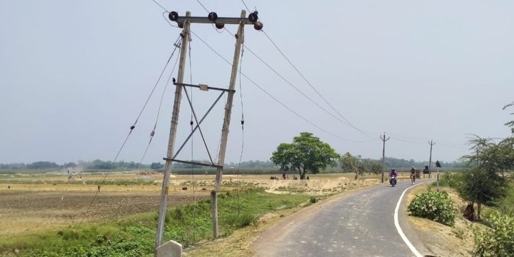 जान-माल के जानी दुश्मन का परिचय दे रहे विद्युत विभाग के पदाधिकारी आखिर क्यों कर रहे हैं हादसे का इंतजार!*