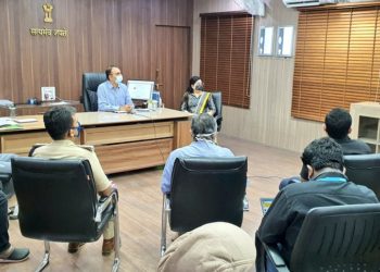 कोरोना की बढ़ती दूसरी लहर के बीच बिहार के मुखिया नीतीश कुमार ने सूबे के सभी डीएम-एसपी से मौजूदा हालात पर की मंत्रणा, खगड़िया के डीएम डॉक्टर आलोक रंजन घोष ने संक्रमितों की संख्या को किया रेखांकित,तमाम स्थितियों से अवगत कराते हुए कहा-कृषि विभाग के कर्मियों को भी टीकाकरण अभियान से जोड़ना जरुरी*