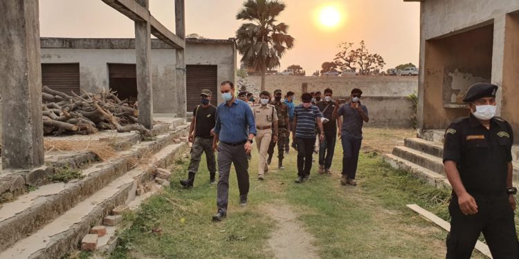 *कोरोना की बढ़ती दूसरी लहर ने लोगों की जिंदगी पर ऐसा लगाया ग्रहण कि पृथक शवदाह स्थल बनाने की आवश्यकता की जाने लगी है महसूस,डीएम डॉ.आलोक रंजन घोष ने पृथक शवदाह स्थल का लिया जायजा*