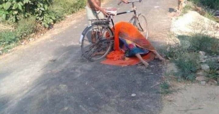 …बस जिंदा रहे इंसानियत, यकीन रखें कि ‘भंवर’ में फंसी ‘इंसान और इंसानियत’ की कश्ती जल्द ही साहिल पर पहुंच जाएगी,डीएम डॉक्टर आलोक रंजन घोष के मार्मिक पोस्ट ने भी इंसानियत को झकझोड़ा, कहा-एक नई उर्जा को करें संचारित*