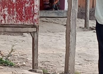 *शुम्भा में कोरोना ने 3-4 की ले ली है जान और दर्जनों हैं संक्रमित,बावजूद इसके सरकारी गाइड लाइंस की रोज उड़ रही है धज्जियां,सुबह से देर शाम तक दुकानें खोलकर दी जा रही है चुनौती*