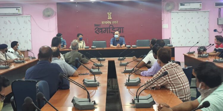 कोरोना पर नियंत्रण पाने को ले बढ़ी प्रशासनिक सख्ती,बाजार समिति के प्रांगण में सजेगी सब्जी मंडी,बड़े वाहनों के बाजार प्रवेश पर लगी पाबंदी, डीएम ने कहा-बिना पास के भ्रमण करने वाले वाहन चालकों के विरुद्ध कानूनी कार्रवाई तय*