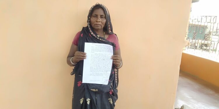 *दबंगों ने विधवा पर ढ़ाया कहर,बेटियों पर बुरी नजर रखने वाले दबंगों ने मां-बेटियों को पीट-पीटकर किया जख्मी