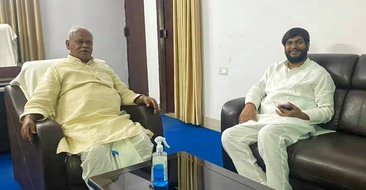 रह-रहकर राजनीतिक तलवार भांजते रहे’हम’ प्रमुख जीतन राम मांझी और नीतीश कैबिनेट के मंत्री मुकेश सहनी के बीच कहीं राजनीतिक खिचड़ी तो नहीं पक रही!कयासबाजियों का दौर जारी