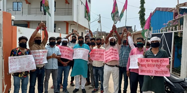 बिहारियों के नूर-ए-नजीर पप्पू यादव की गिरफ्तारी के विरोध में उठ रही चिंगारी कहीं शोला न बन जाय!*