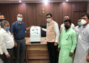 विधायक डॉ.संजीव ने आखिर क्यों कहा कि कोरोना की तीसरी लहर से लड़ाई लड़ने के लिए पहले से रहना होगा पूर्णत:तैयार!विधायक द्वारा लगातार किए जा रहे साकारात्मक कार्यों की खासे है चर्चा