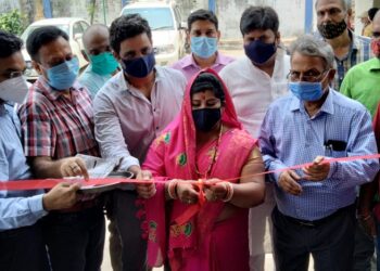 कोरोना से बचाव को ले पटना से पहुंची दो टीका एक्सप्रेस,नगर सभापति सीता कुमारी एवं पूर्व नगर सभापति मनोहर यादव ने प्रथम डोज लेकर आम लोगों को टीकाकरण के प्रति किया प्रेरित,नगर कार्यपालक पदाधिकारी ने आम लोगों से टीकाकरण के प्रति गंभीर होने का किया आह्वान