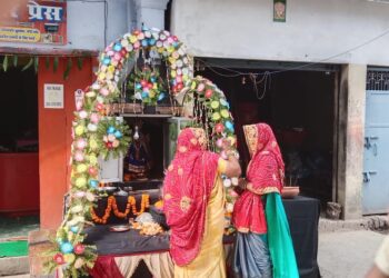 शनि दोष की मुक्ति के लिए शनिदेव महाराज की हुई विशेष पूजा,आज की पूजा पर पुजारी ने डाला प्रकाश