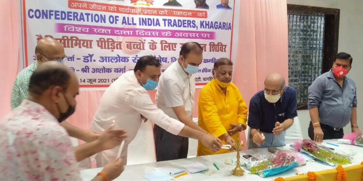 डीएम आलोक रंजन घोष ने कहा-कृत्रिम रुप से नहीं बनाया जा सकता रक्त..इसलिए रक्तदान है महादान,कैट खगड़िया तथा ब्लड बैंक के सौजन्य से स्वैच्छिक रक्तदान शिविर का हुआ आयोजन