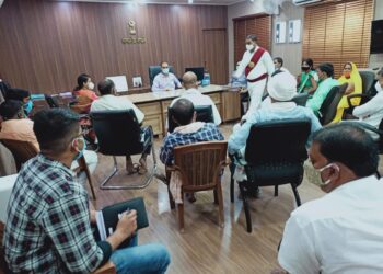 विभिन्न पंचायतों के दर्जनों मुखिया टीका लगवाने को ले स्वयं आए आगे,डीएम डॉ आलोक रंजन घोष ने जिलेवासियों से टीके लेने की अपील करते हुए कहा- अफवाहों का नहीं है कोई वैज्ञानिक व तथ्यात्मक आधार,उन्होंने स्वयं भी लिया है टीका*