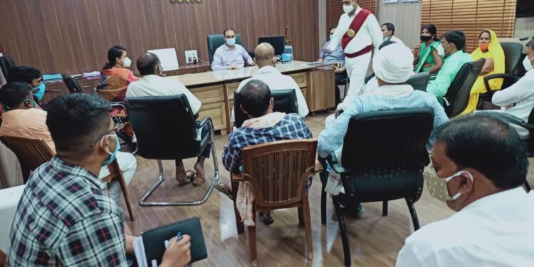 विभिन्न पंचायतों के दर्जनों मुखिया टीका लगवाने को ले स्वयं आए आगे,डीएम डॉ आलोक रंजन घोष ने जिलेवासियों से टीके लेने की अपील करते हुए कहा- अफवाहों का नहीं है कोई वैज्ञानिक व तथ्यात्मक आधार,उन्होंने स्वयं भी लिया है टीका*