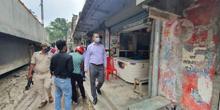 रेलवे उपरिगामी सेतु के पहुंच पथ को ले अधिग्रहित भूमि का डीएम ने किया स्थलीय निरीक्षण,कहा-मुआवजे की राशि के लिए आगे आएं संबंधित लोग,बाधित हो रहा निर्माण कार्य