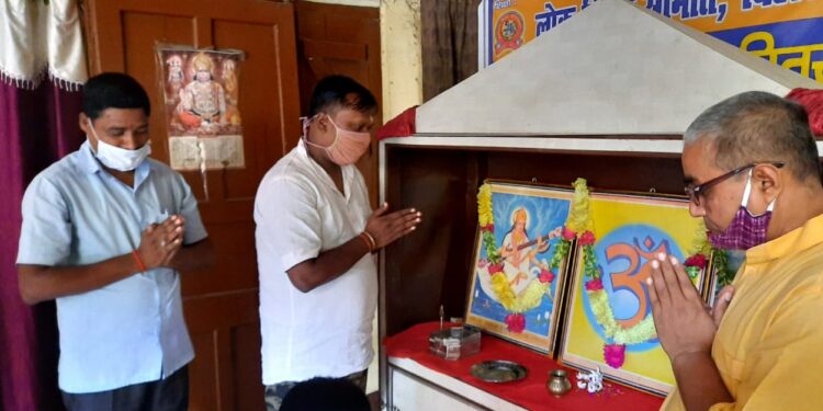 शिक्षा की मंदिर में योग का पढ़ाया पाठ,कहा-मन और मस्तिष्क के बीच संतुलन बनाए रखने के लिए योग जरुरी