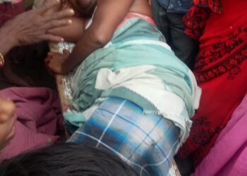 बाइक सवार बदमाशों ने किशोर पोद्दार को गोली मारकर किया बुरी तरह जख्मी,पुरानी रंजिश को ले ताड़ी उतारकर घर जा रहे रामलखन पर भी धारदार हथियार से जानलेवा हमला,हालत गंभीर