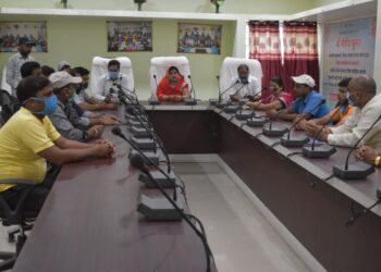 टीकाकरण महा अभियान का सफल होना तय,नगर पार्षदों ने भी कस ली कमर, नगर सभापति की अध्यक्षता में आयोजित हुई बैठक,कहा-कोरोना से सुरक्षित रखने को ले समाज के सभी लोगों का साथ जरुरी