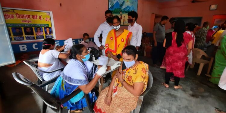 जागरुकता का दिखा खासा असर:वार्ड नं.13में वैक्सीनेशन का लक्ष्य हुआ पूरा,वार्ड पार्षद ने कहा-झांसे में आए बिना सभी के सभी टीका जरुर लगवाएं
