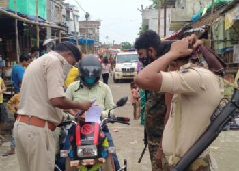 हो रही हद:टीकाकरण को ले चल रहा महा अभियान, लेकिन मास्क लगाए बिना लोग कर रहे खुलेआम भ्रमण