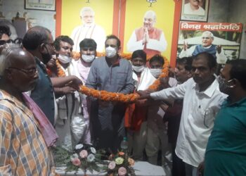 लोजपा सांसद चौधरी महबूब अली कैसर को चिराग समर्थकों के विरोध का करना पड़ा सामना… दिखाया काला झंडा,तो भाजपा कार्यकर्ताओं ने किया भव्य स्वागत,सौंपा मांग पत्र*