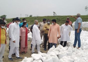 चाचा-भतीजे के बीच चल रहे तकरार के बीच अपनी जमीन तलाशने पहुंचे खगड़िया के लोजपा सांसद चौधरी महबूब अली कैसर, कटाव स्थल का लिया जायजा और खोलकर रख दी विकासात्मक कार्यों की पोटली,शनिवार को चिराग समर्थकों ने दिखाया था सांसद को काला झंडा*