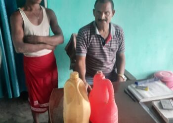 कब तक शराब के साथ कारोबारियों की होती रहेगी गिरफ्तारी!संज्ञेय अपराध को अंजाम देने वाले खुलेआम चहल-कदमी कर रहे बदमाश, फिर धरी गयी शराब कारोबार मामले की एक छोटी मछली