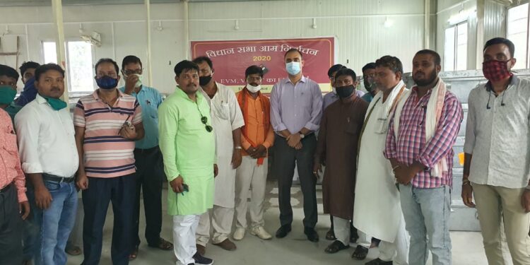 डीएम ने किया ईवीएम वेयर हाउस का त्रैमासिक निरीक्षण,मान्यता प्राप्त राजनीतिक दलों के कार्यकर्ताओं की भी रही मौजूदगी