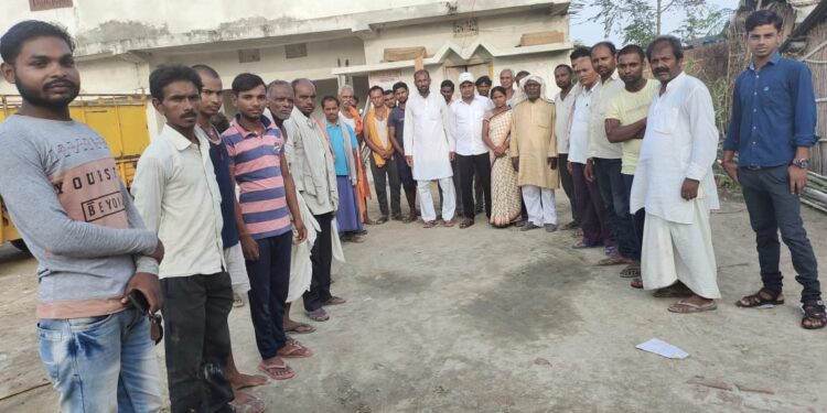 लोजपा के समर्पित कार्यकर्ताओं ने आखिर क्यों कहा कि बाप के रहते बेटा अगर बड़ा बनने की करेंगे कोशिश,तो होगी दुर्भाग्य की बात!पशुपति कुमार पारस और आरसीपी सिंह को केन्द्रीय मंत्री बनाए जाने पर दिखा हर्ष का माहौल,बांटा लड्डू