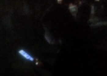 सड़क पर जख्मी हालत में बिलखती रही महिला सिपाही और अपने कक्ष में आराम फरमाते रहे थानेदार,संवेदना का परिचय देते हुए लोगों ने किया आग्रह,तो आधे घंटे बाद पैदल ही भेजा दो जमेदार,लोगों ने कहा-वाह हो थानेदार….