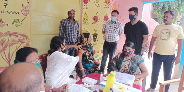 खगड़िया नगर परिषद क्षेत्र को सम्पूर्ण रुप से टीकाकृत किए जाने का अभियान चरम पर,नगर सभापति के नेतृत्व में तमाम नगर पार्षदों ने झोंक दी है पूरी ताकत, ‘शकुन्तला इंटरनेशनल’ पर कल लगेगा सम्पूर्ण टीकाकृत होटल का स्टीकर, डीएम ने जनाबों में भरी थी उमंग की रंग