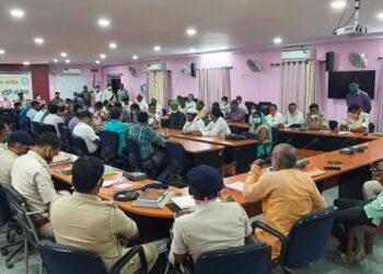 बकरीद त्योहार को शांतिपूर्ण माहौल में मनाने का समाज के तमाम लोगों ने लिया व्रत, जिला स्तरीय शांति समिति की बैठक में डीएम व एसपी ने कहा-अफवाहों पर नहीं देना है ध्यान,असामाजिक तत्वों से रहना है सतर्क,कोविड को ले सरकार द्वारा जारी दिशा-निर्देशों का पालन जरुरी