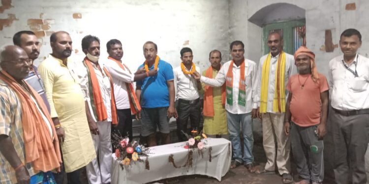 भाजपा को सांगठनिक तौर पर किया जा रहा पल्व-पुष्पित, मोहम्मद बली इमाम को मिली भाजपा अल्पसंख्यक मोर्चा के गोगरी प्रखंड अध्यक्ष की जिम्मेवारी